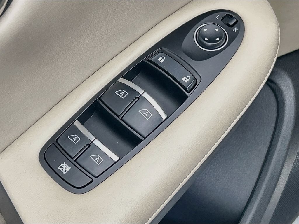 Used 2019 INFINITI QX50 Luxe w/ Navigation Package FWD image 22