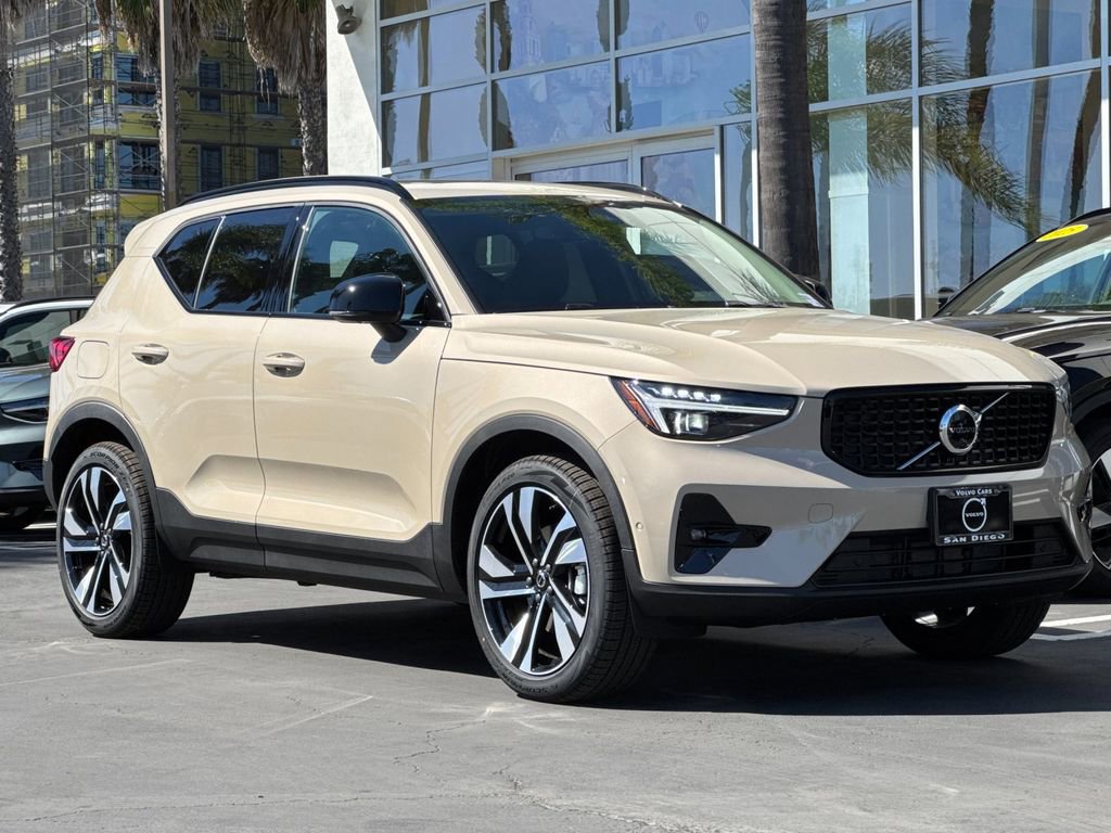 New 2026 Volvo XC40 B5 Plus w/ Climate Package image 7