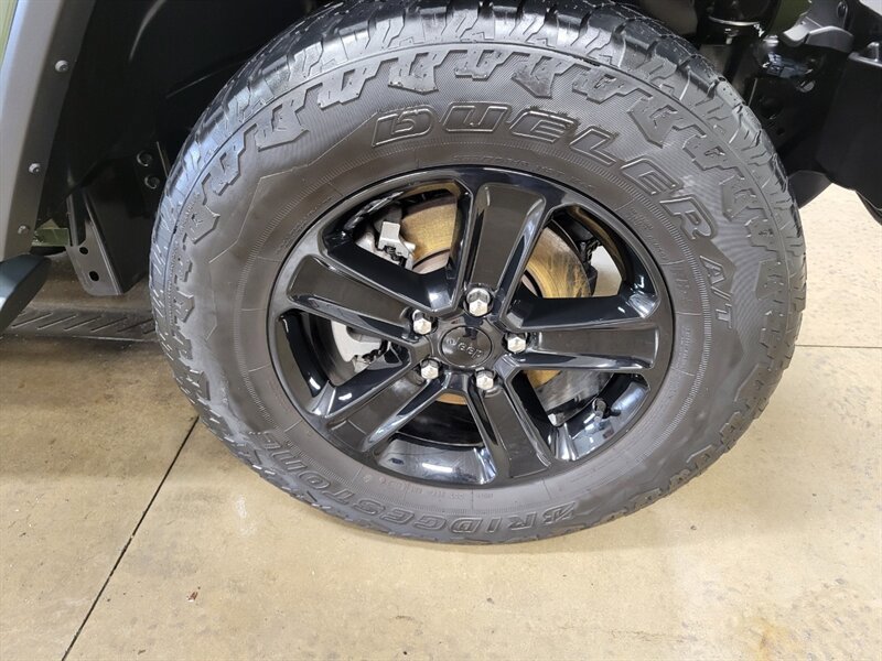 Used 2023 Jeep Wrangler Unlimited Sahara AWD/4WD image 14