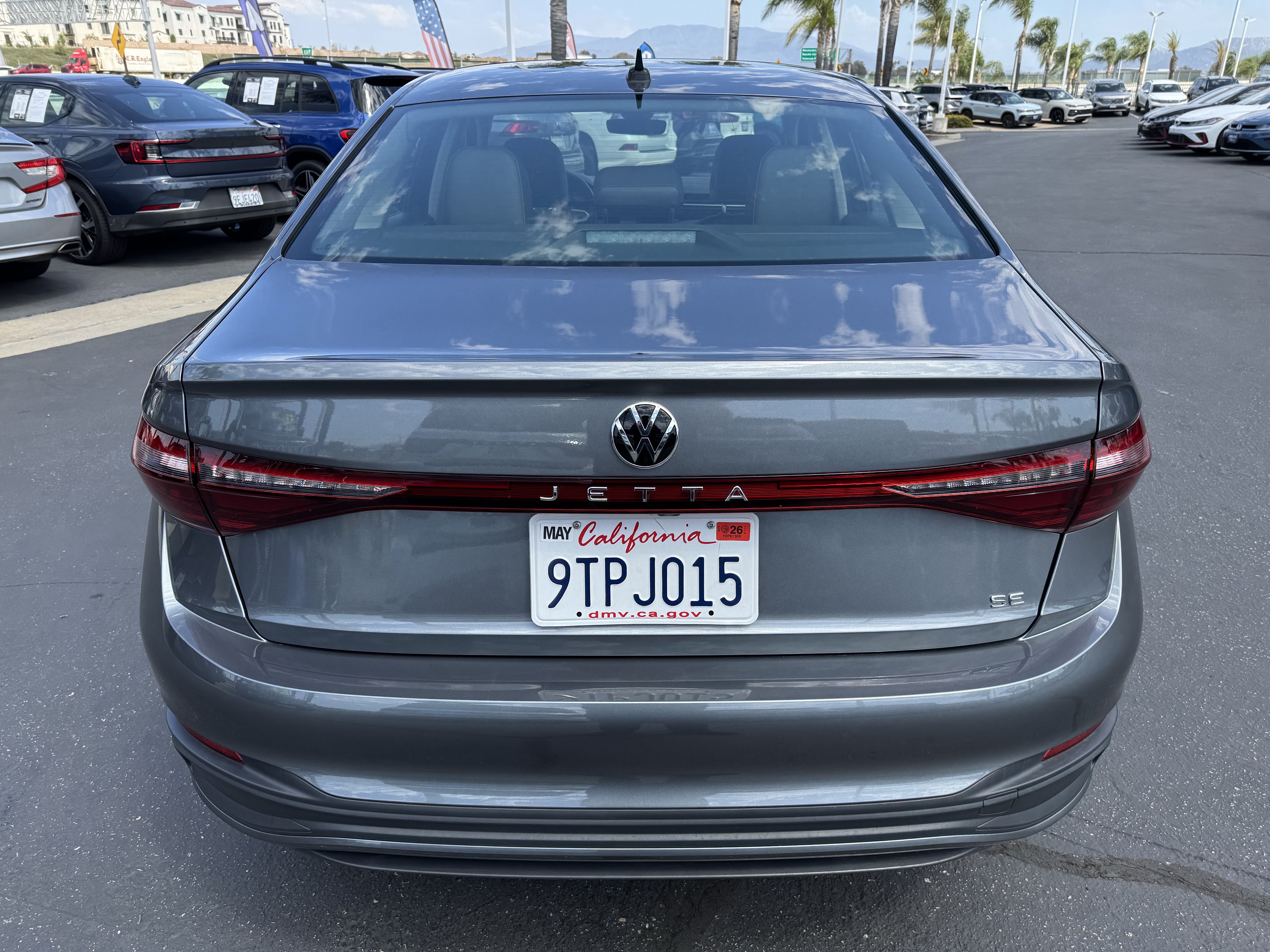 Used 2025 Volkswagen Jetta SE w/ Sunroof Package FWD image 9