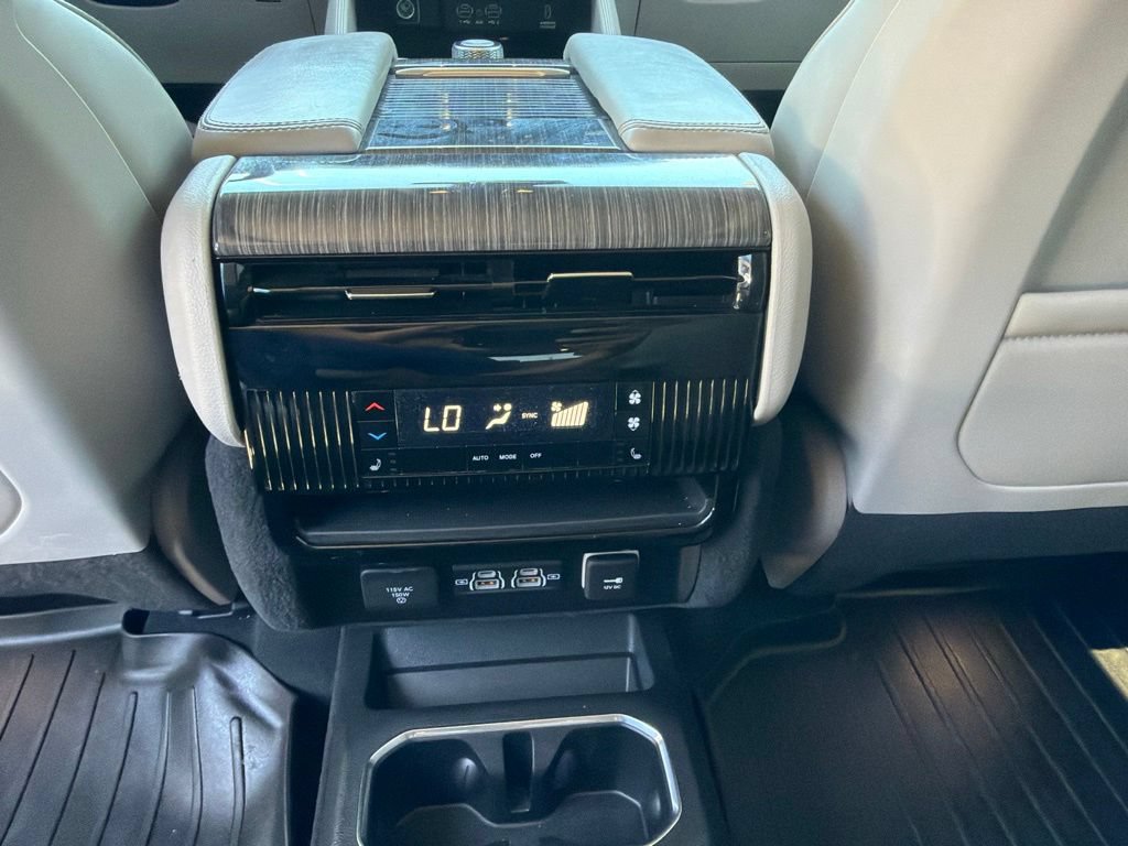 Used 2022 Jeep Wagoneer Series III w/ Premium Group I AWD/4WD image 18