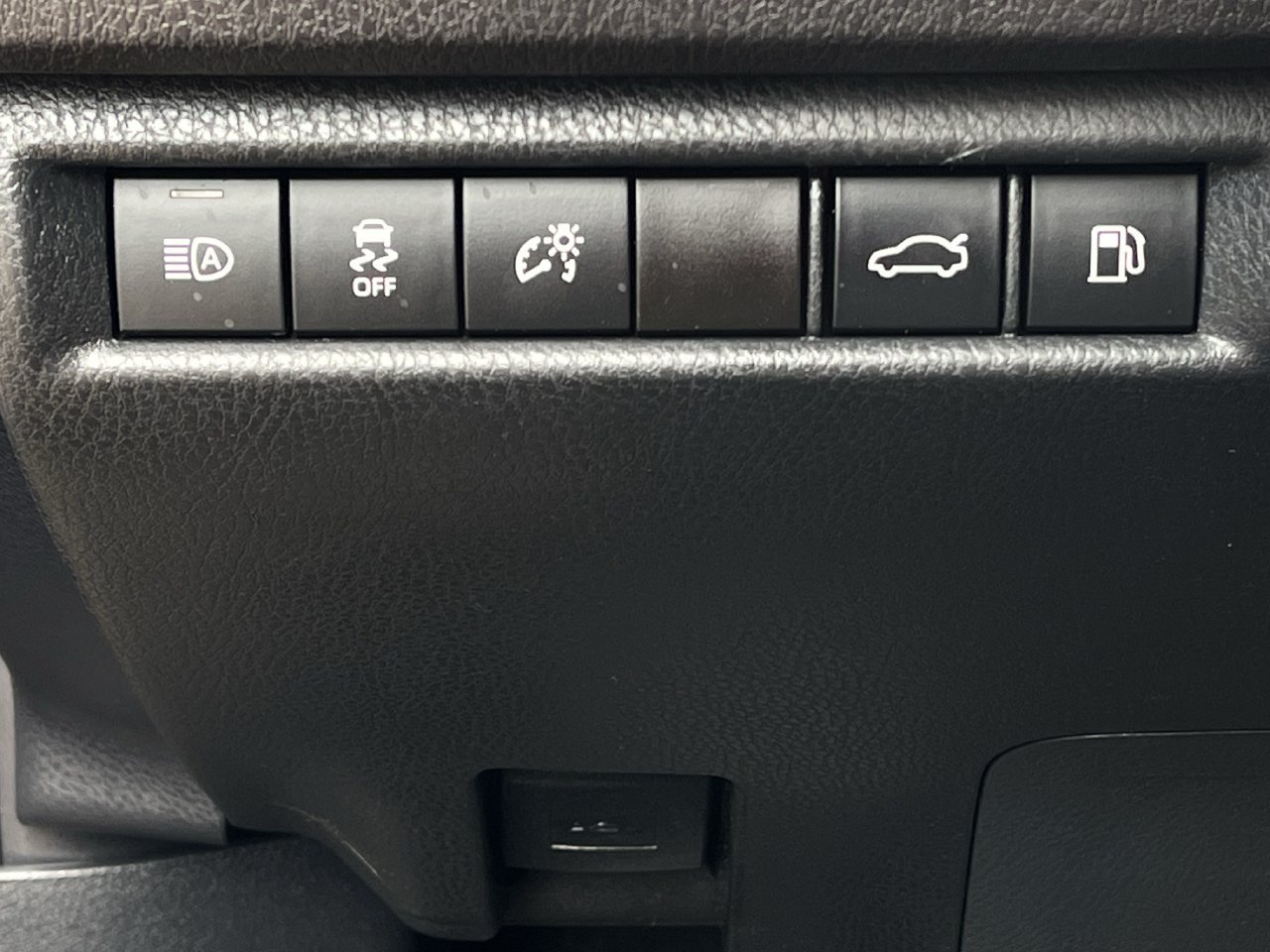 Used 2025 Toyota Camry LE FWD image 20