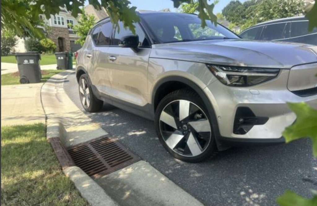Used 2023 Volvo XC40 Recharge Ultimate w/ Protection Package Premier AWD/4WD image 7