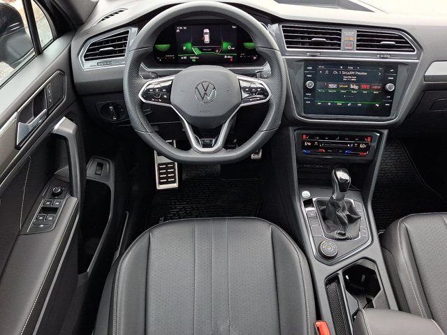 Certified 2022 Volkswagen Tiguan SE R-Line AWD/4WD image 14