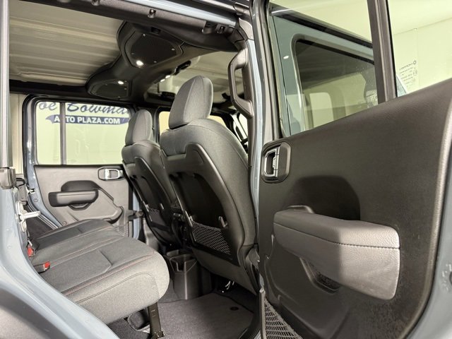 Used 2025 Jeep Wrangler Unlimited Rubicon image 17