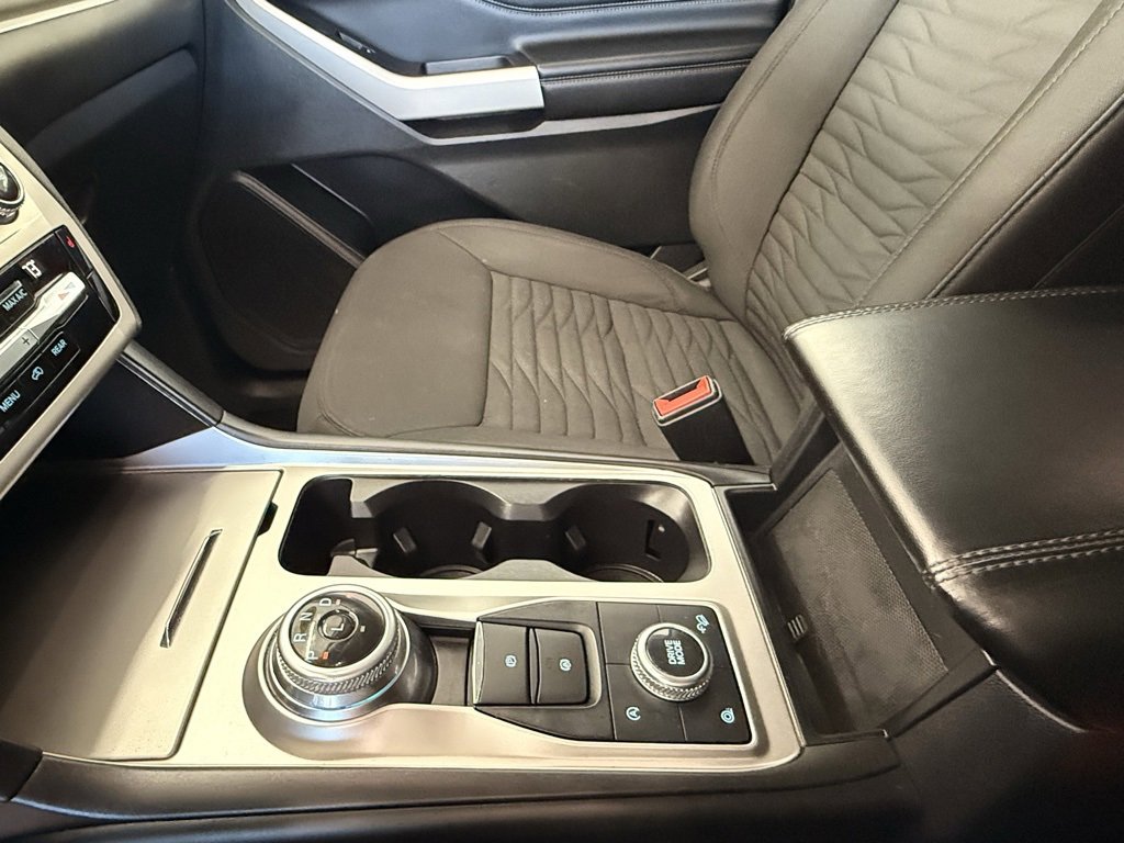 Used 2021 Ford Explorer XLT image 37