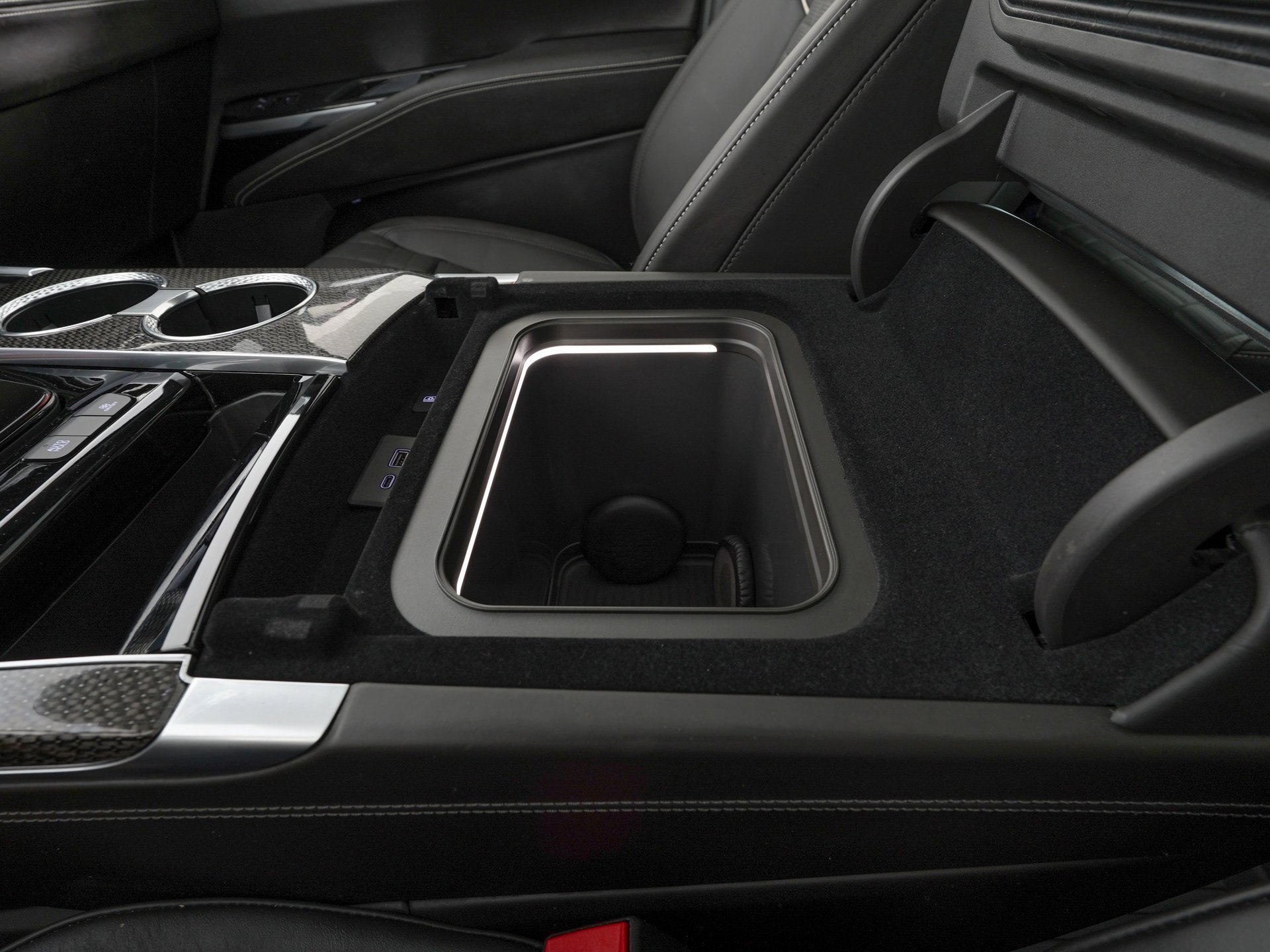 Used 2025 Cadillac Escalade V w/ LPO, Floor Liner Package image 34