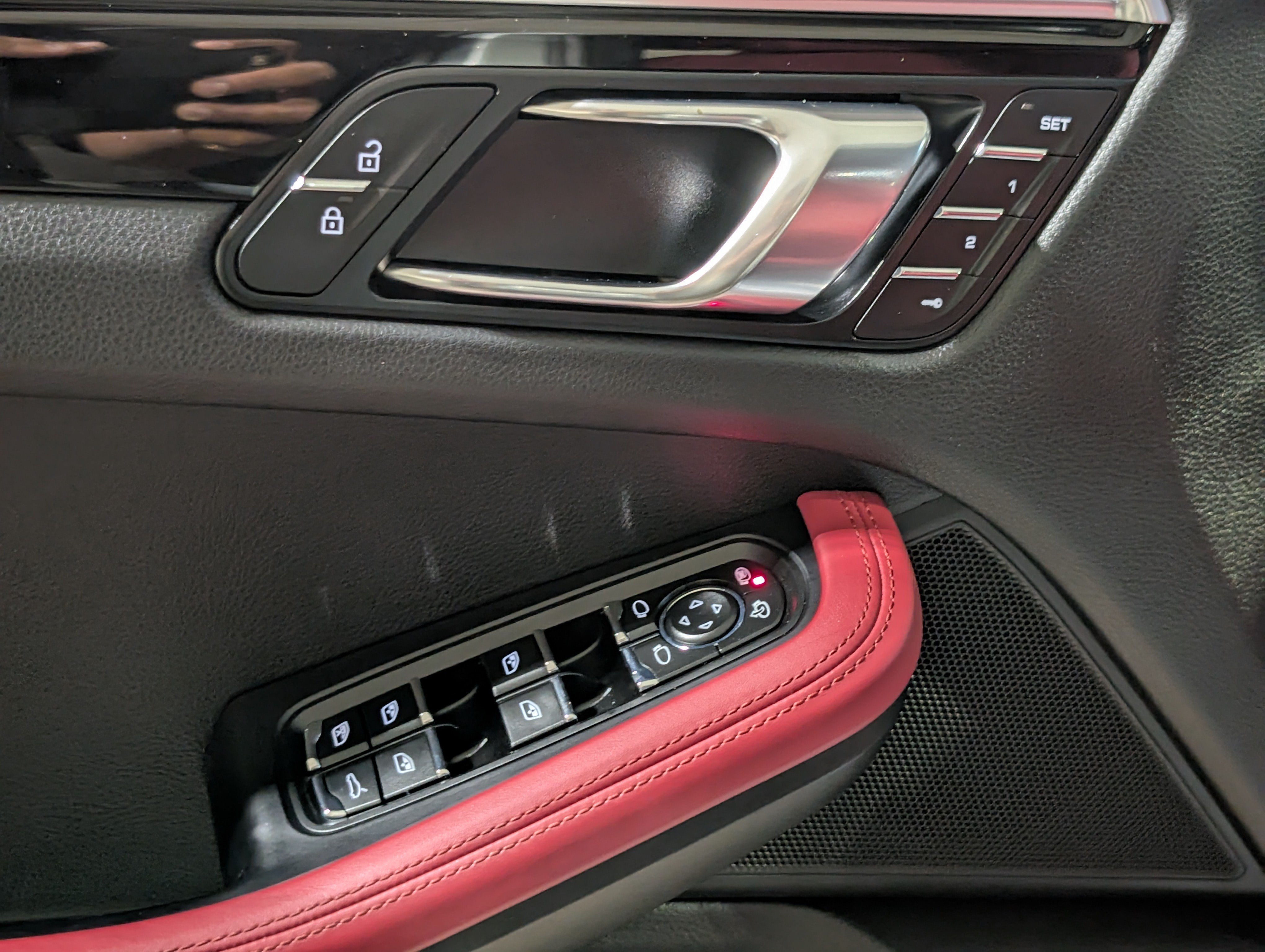 Certified 2020 Porsche Macan S AWD/4WD image 21
