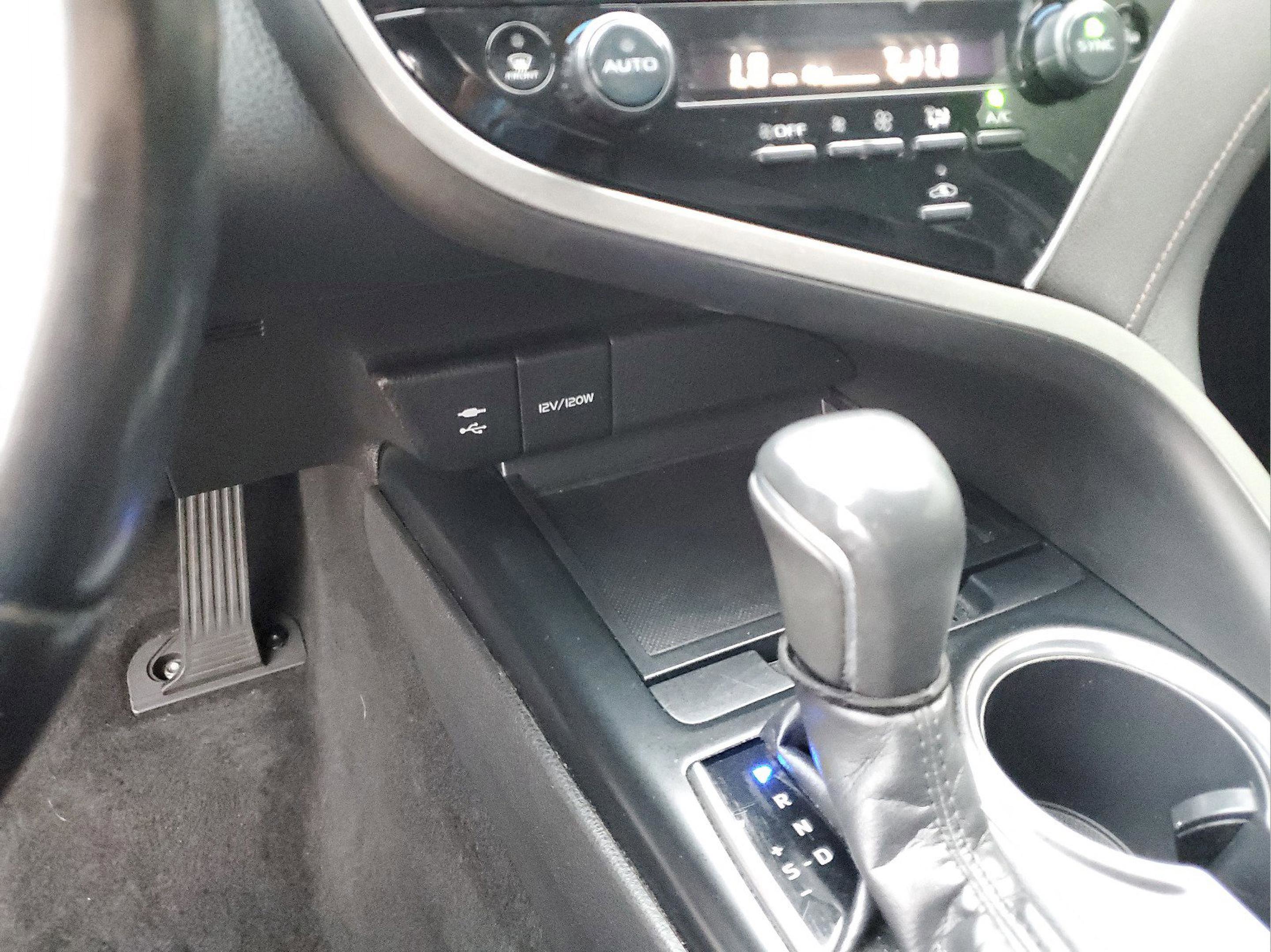 Used 2018 Toyota Camry XLE image 22