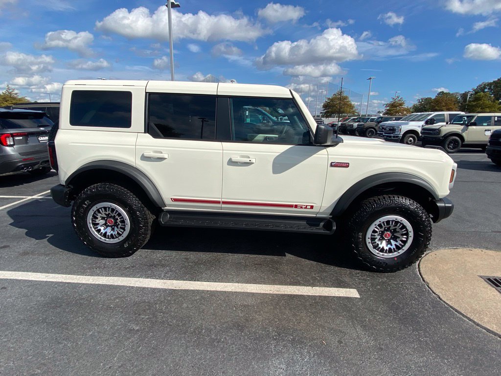 New 2026 Ford Bronco Outer Banks w/ Sasquatch Package AWD/4WD image 8