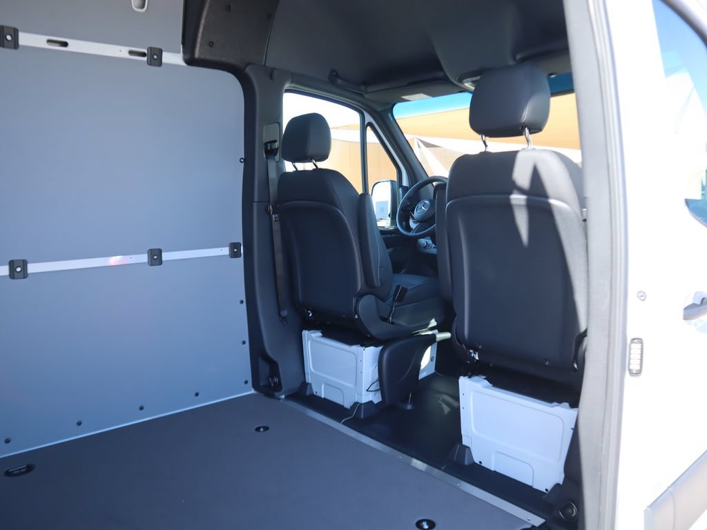 Used 2025 Mercedes-Benz Sprinter 2500 image 24