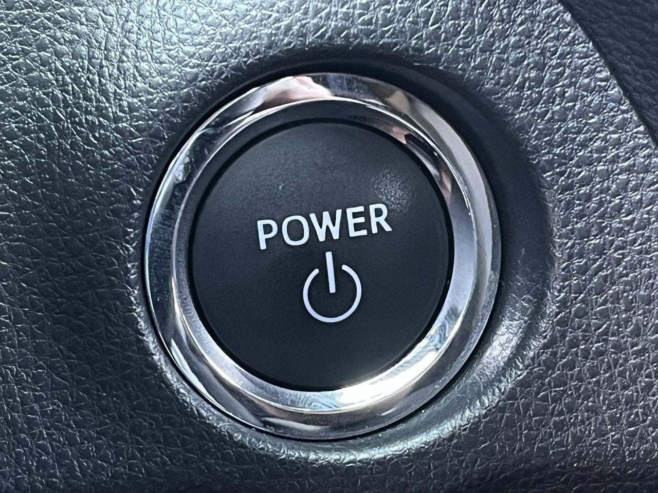 Used 2025 Toyota RAV4 SE AWD/4WD image 19