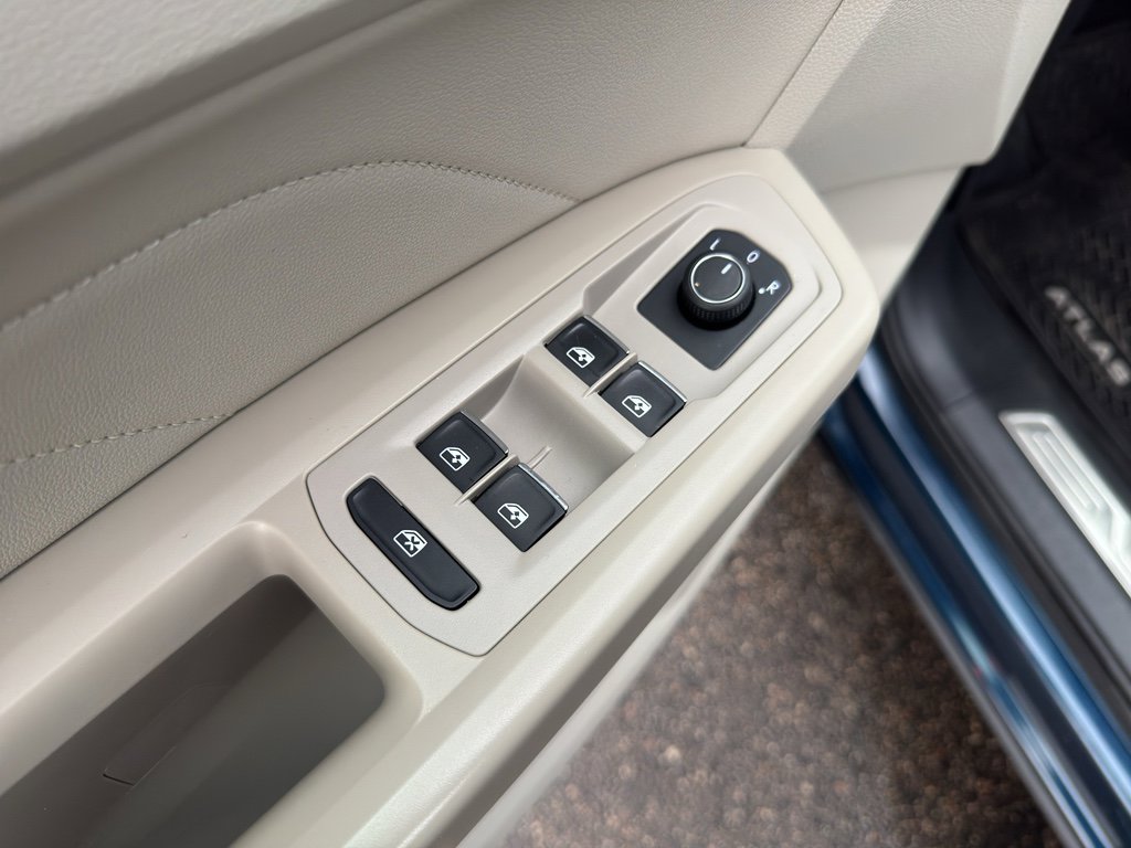 Used 2021 Volkswagen Atlas SEL R-Line image 13