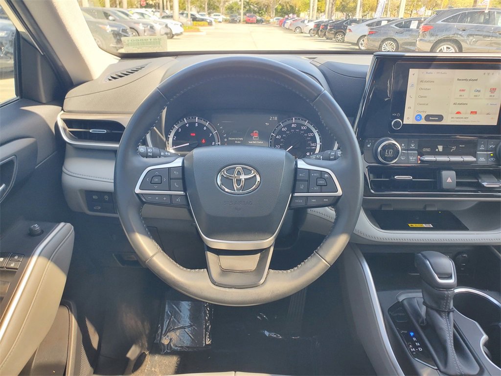 Used 2023 Toyota Highlander XLE image 25