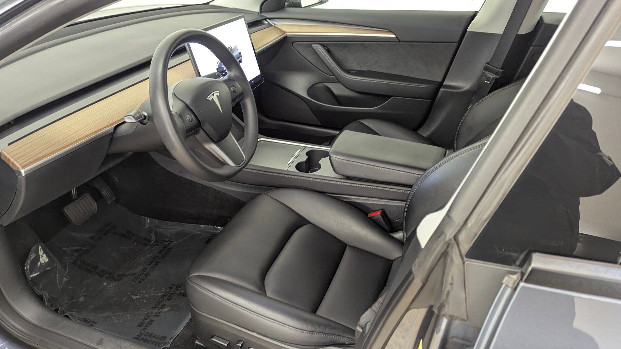 Used 2023 Tesla Model 3 Standard Range image 4