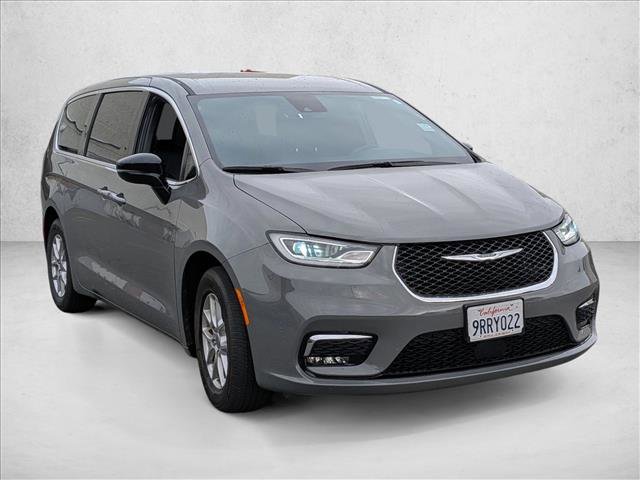 Used 2025 Chrysler Pacifica Select video 3