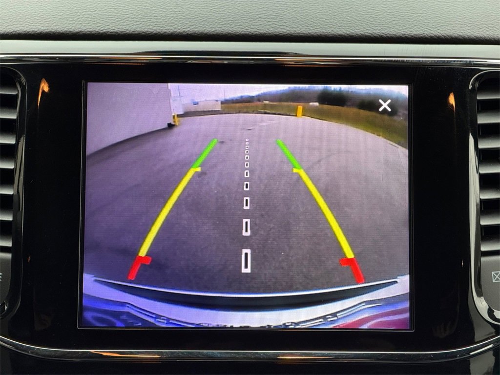 Used 2019 Jeep Grand Cherokee Limited image 12