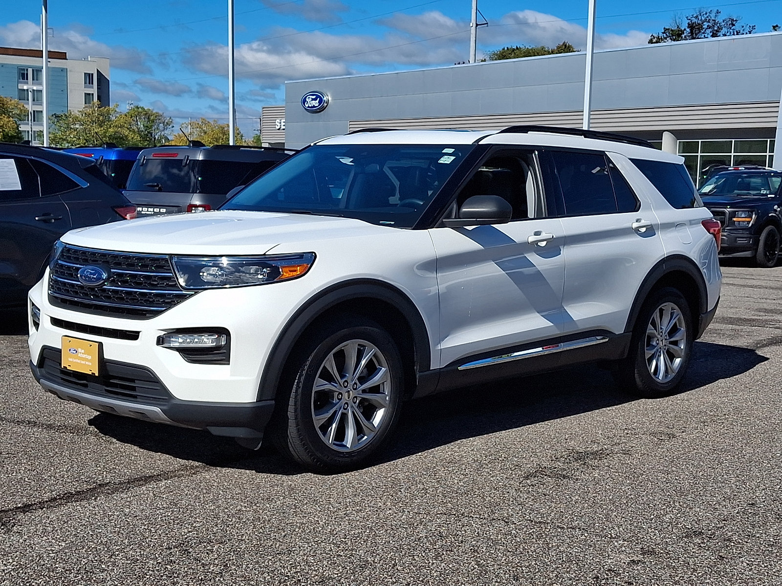 Used 2023 Ford Explorer XLT w/ Equipment Group 202A AWD/4WD image 5