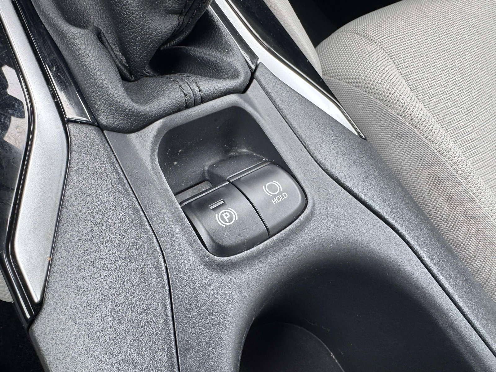 Used 2024 Toyota Corolla Cross L image 36