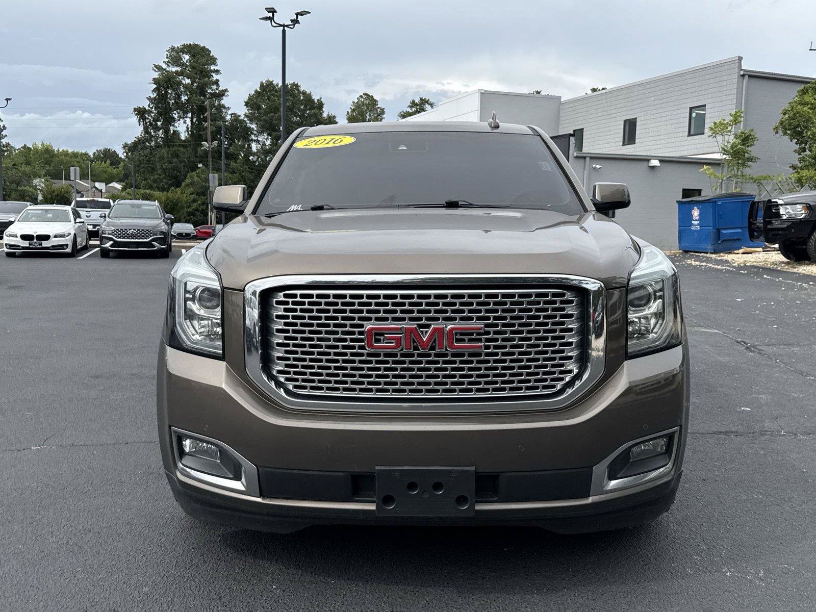 Used 2016 GMC Yukon Denali AWD/4WD image 2