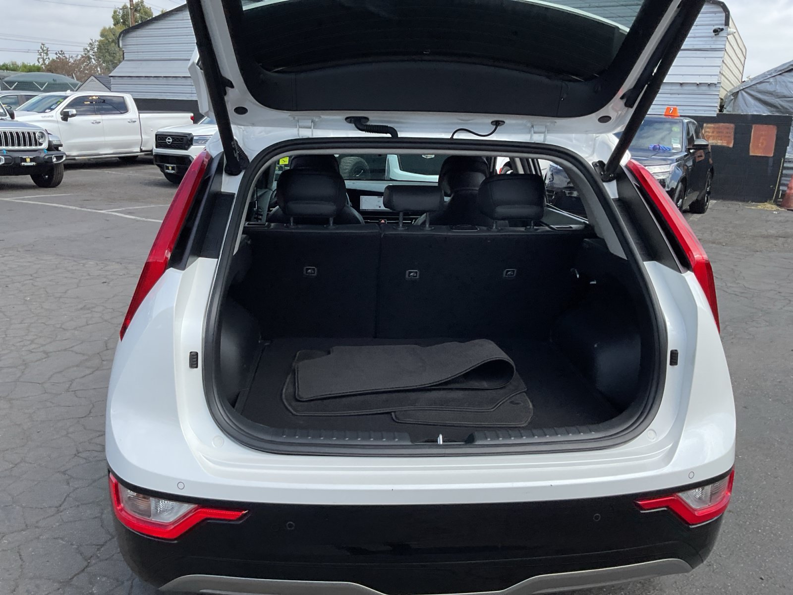 Used 2023 Kia Niro Wind FWD image 25