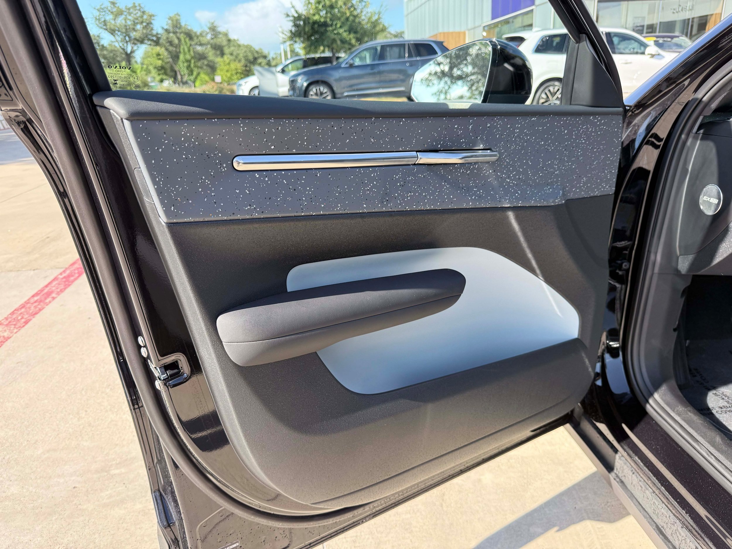 New 2026 Volvo EX30 Ultra w/ Protection Package Premier AWD/4WD image 9