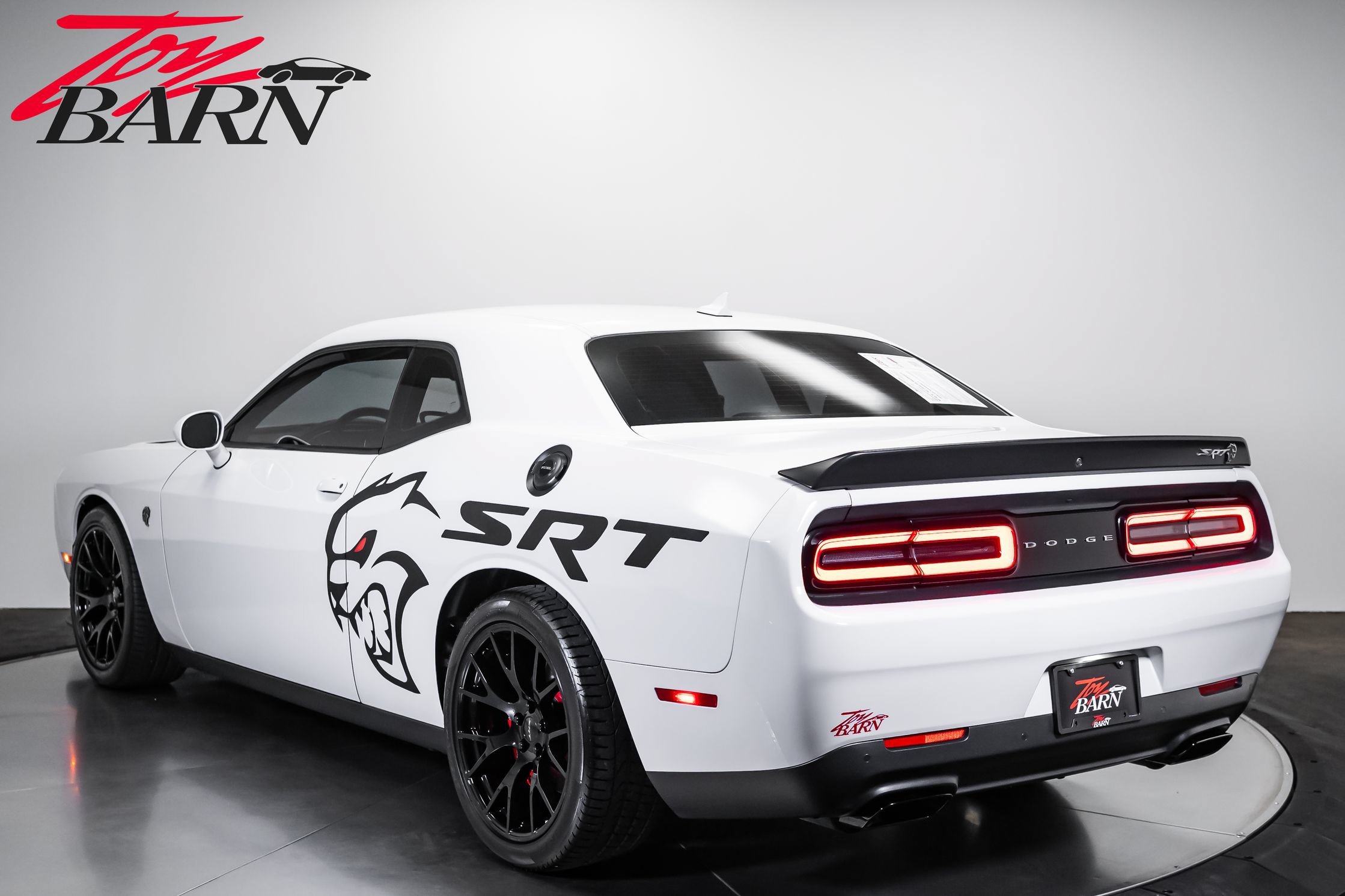 Used 2015 Dodge Challenger SRT Hellcat RWD image 3
