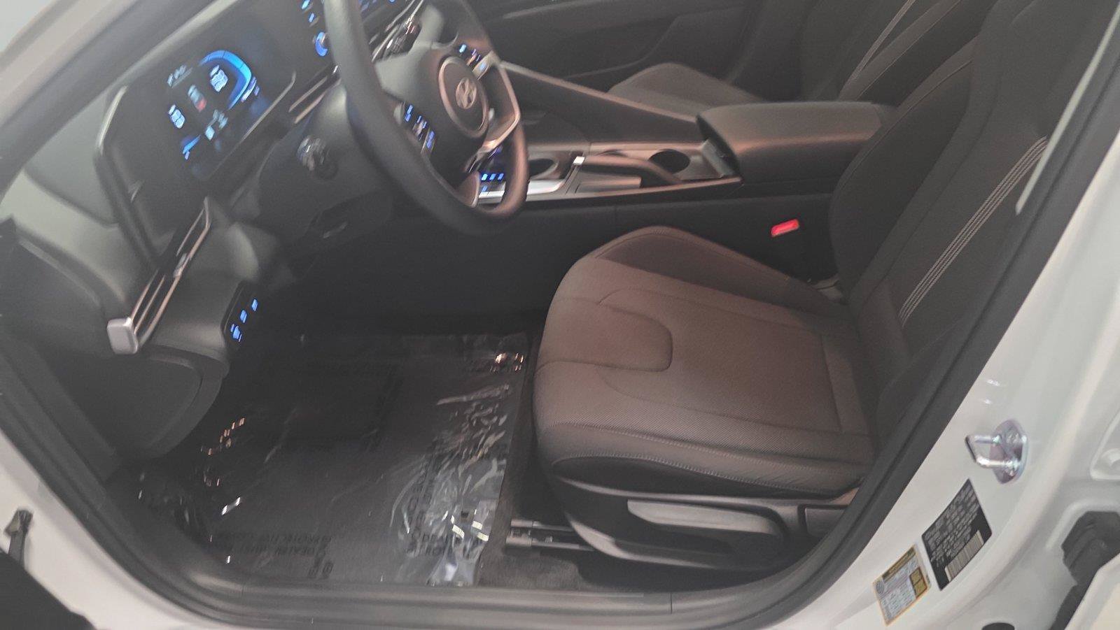 Used 2026 Hyundai Elantra SE FWD image 17