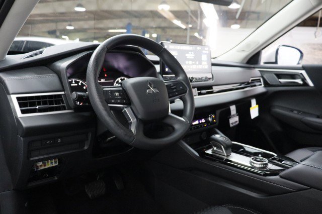 New 2026 Mitsubishi Outlander ES AWD/4WD image 5