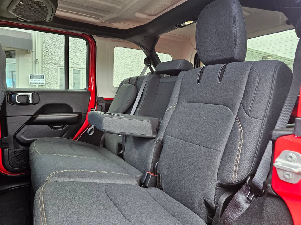 Used 2024 Jeep Wrangler Unlimited Sahara AWD/4WD image 14