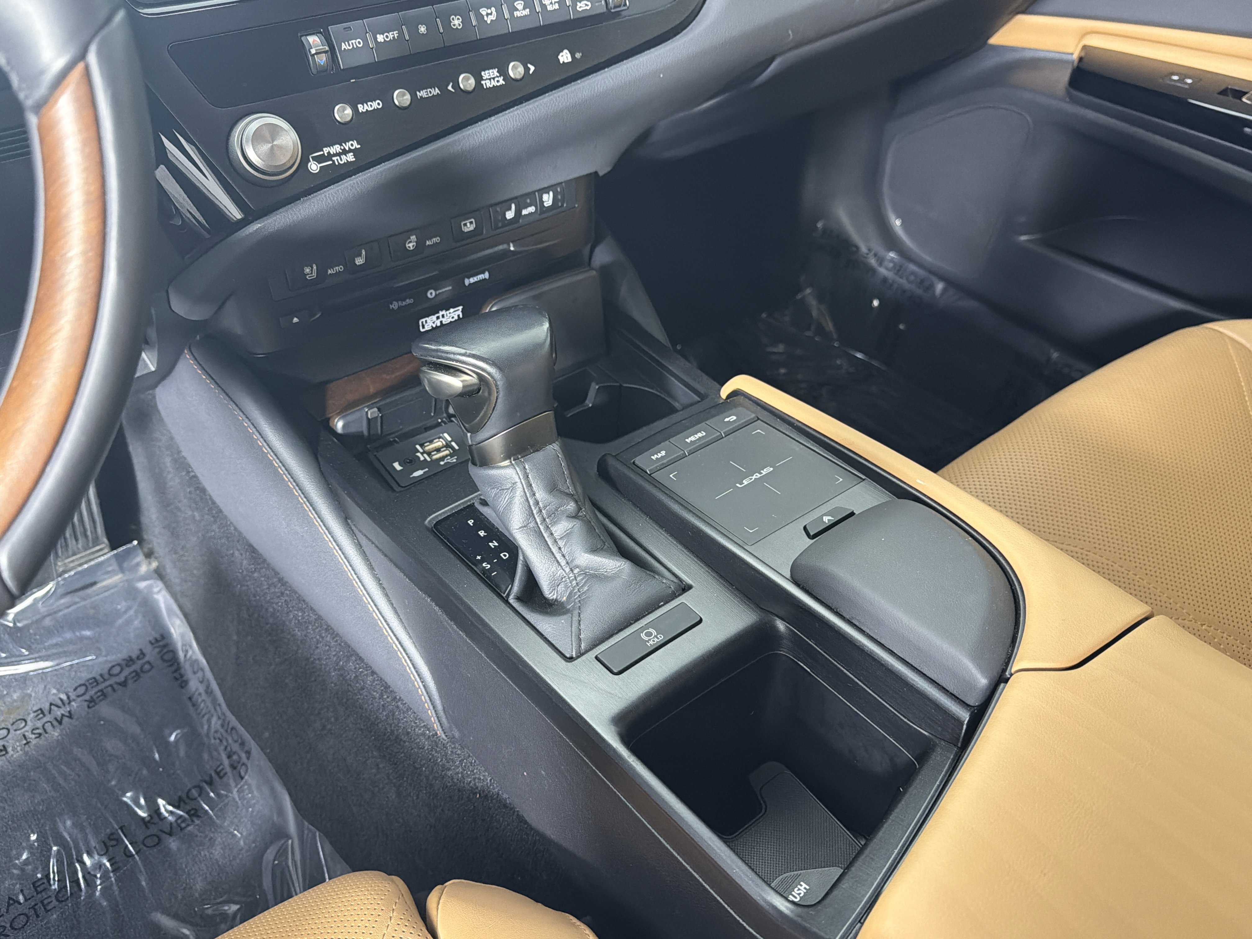 Used 2022 Lexus ES 350 w/ Luxury Package image 10