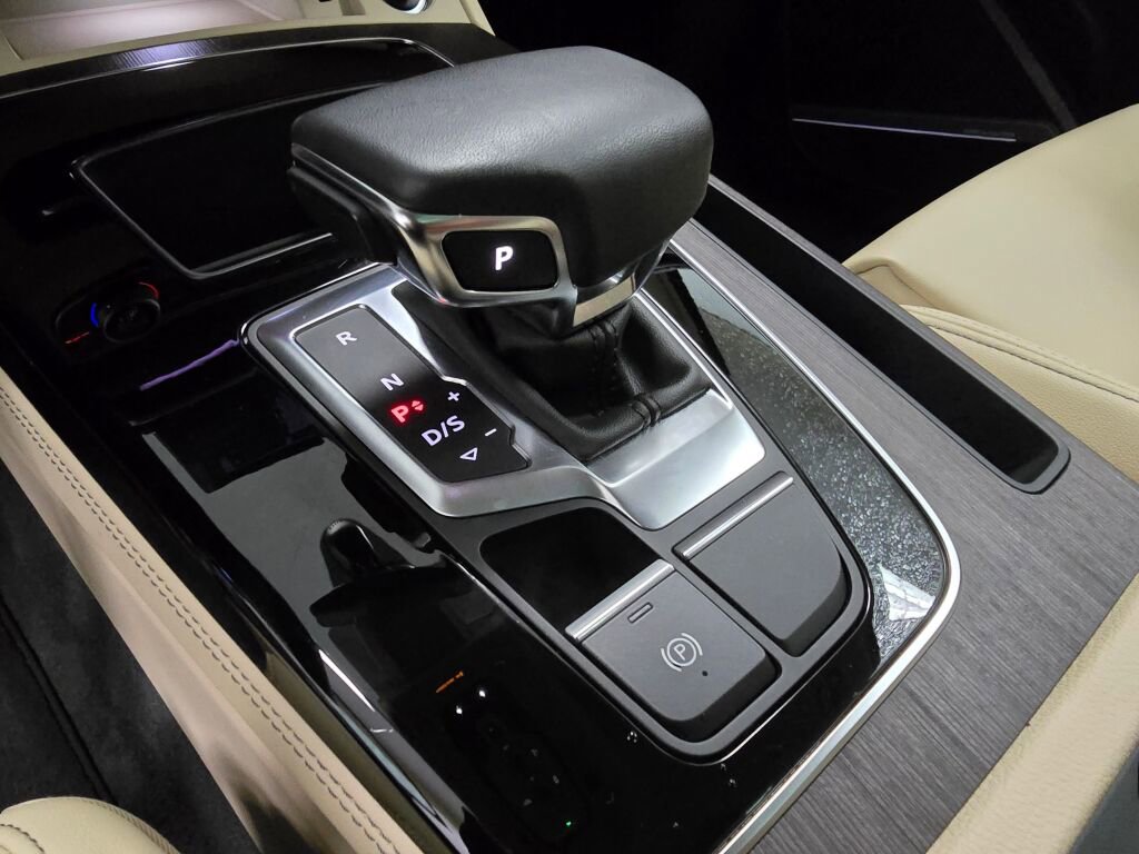 Certified 2025 Audi Q5 2.0T Premium Plus image 17