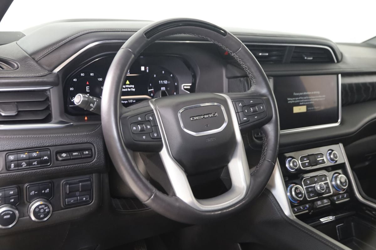 Used 2023 GMC Yukon XL Denali w/ Advanced Technology Package AWD/4WD image 6