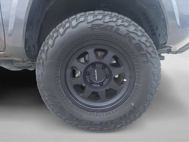 Used 2019 Toyota Tacoma TRD Sport w/ Technology Package AWD/4WD image 19