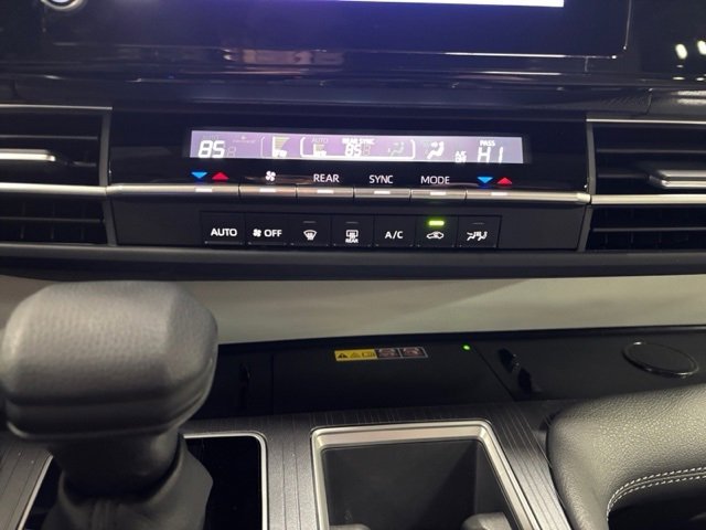 Used 2025 Toyota Sienna LE image 20