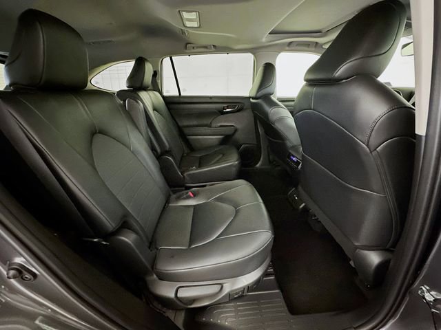 Used 2025 Toyota Highlander XLE image 27