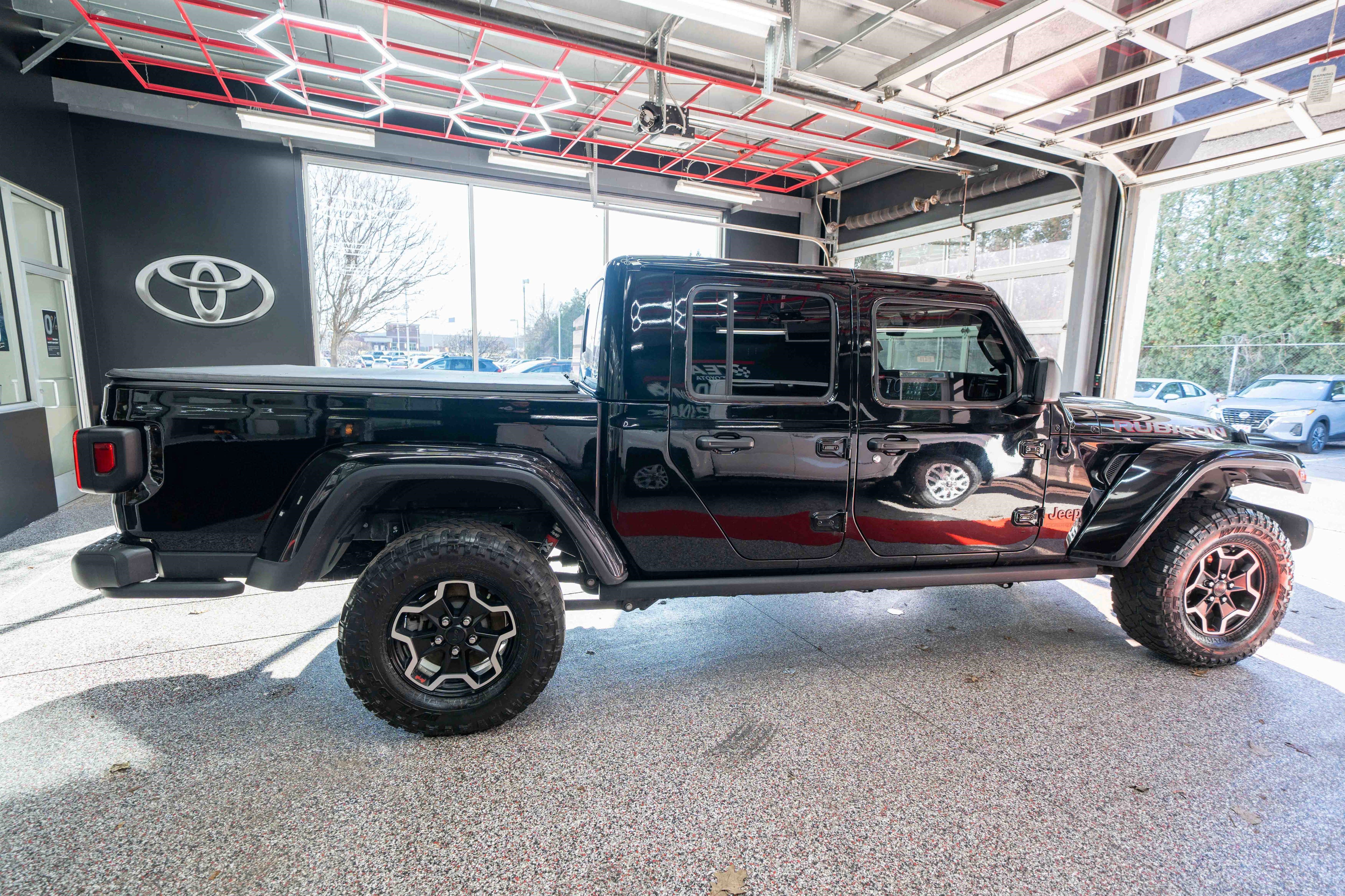 Used 2021 Jeep Gladiator Rubicon image 4