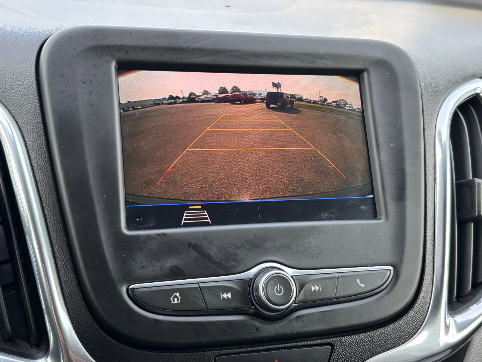 Used 2020 Chevrolet Equinox LS w/ LS Convenience Package image 6