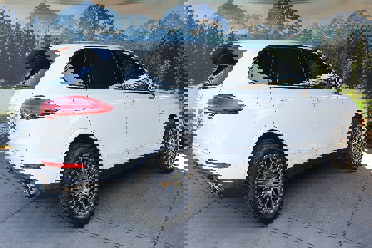 Used 2017 Porsche Cayenne S image 6