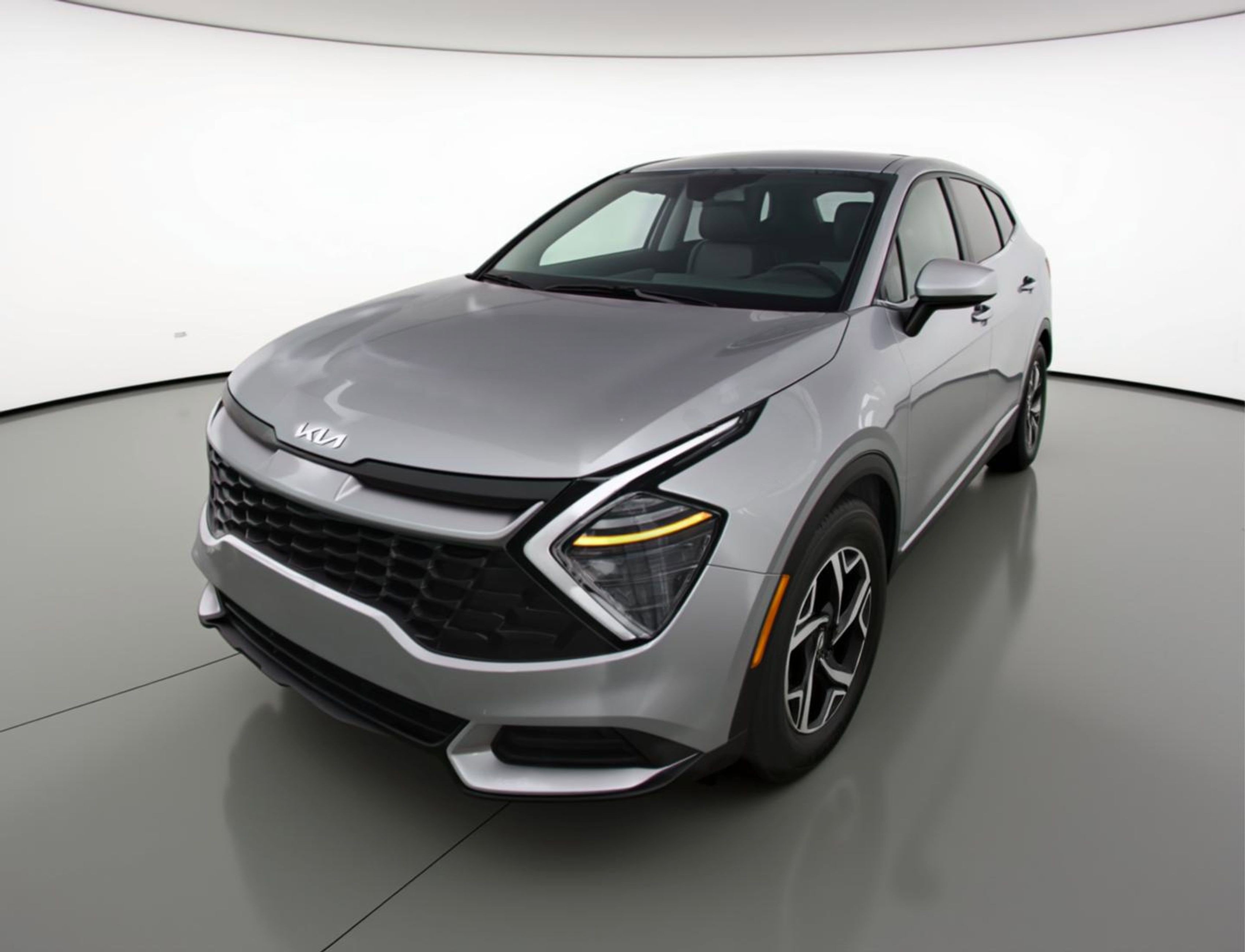 Used 2025 Kia Sportage LX image 3