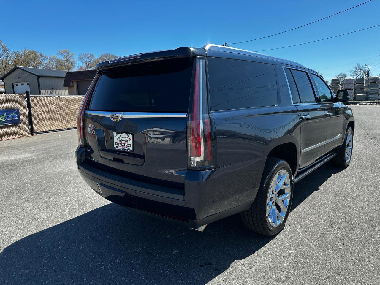 Used 2017 Cadillac Escalade ESV Premium Luxury AWD/4WD image 5