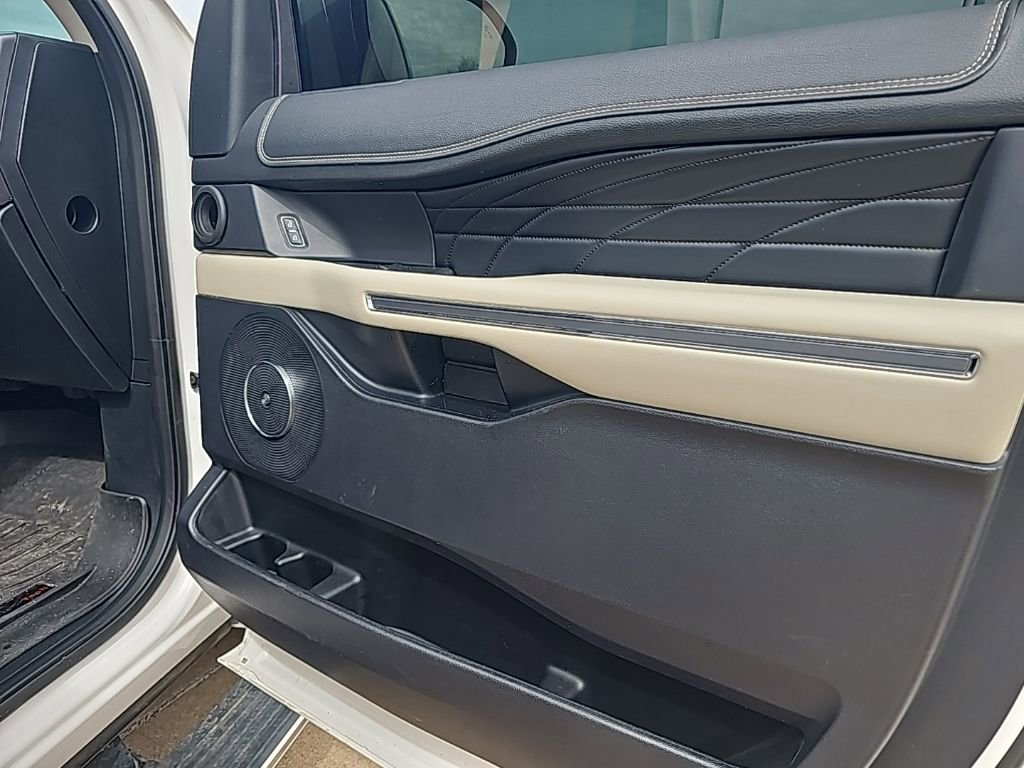 Used 2018 Ford Expedition Platinum image 17