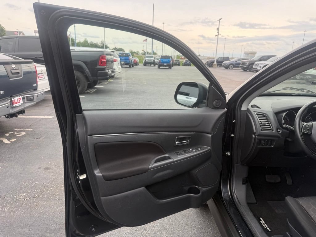 Used 2021 Mitsubishi Outlander Sport LE AWD/4WD image 12