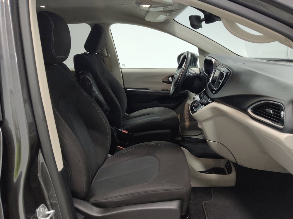 Used 2021 Chrysler Voyager LX FWD image 21