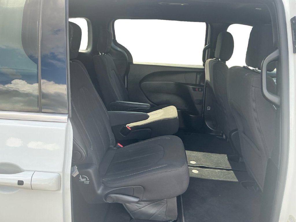 Used 2024 Chrysler Pacifica Touring FWD image 23