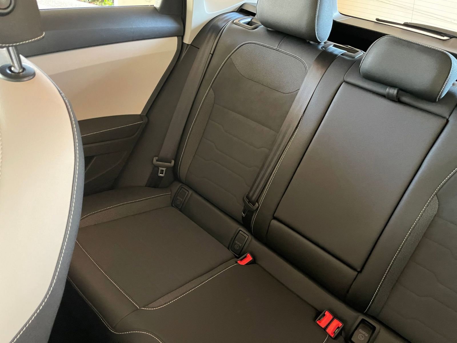 Used 2025 Volkswagen Taos SE image 39