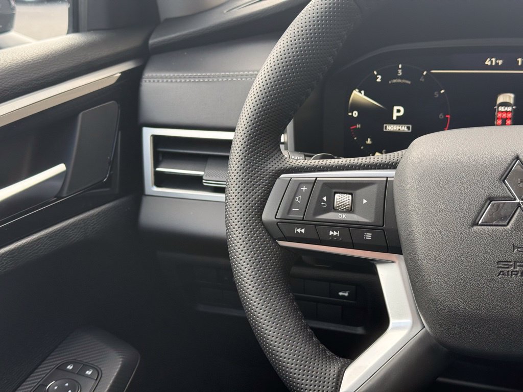 New 2026 Mitsubishi Outlander SE AWD/4WD image 10