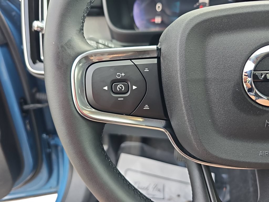 Used 2025 Volvo XC40 B5 Plus AWD/4WD image 17