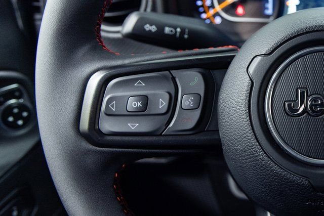 Used 2024 Jeep Gladiator Rubicon w/ Convenience Group image 13