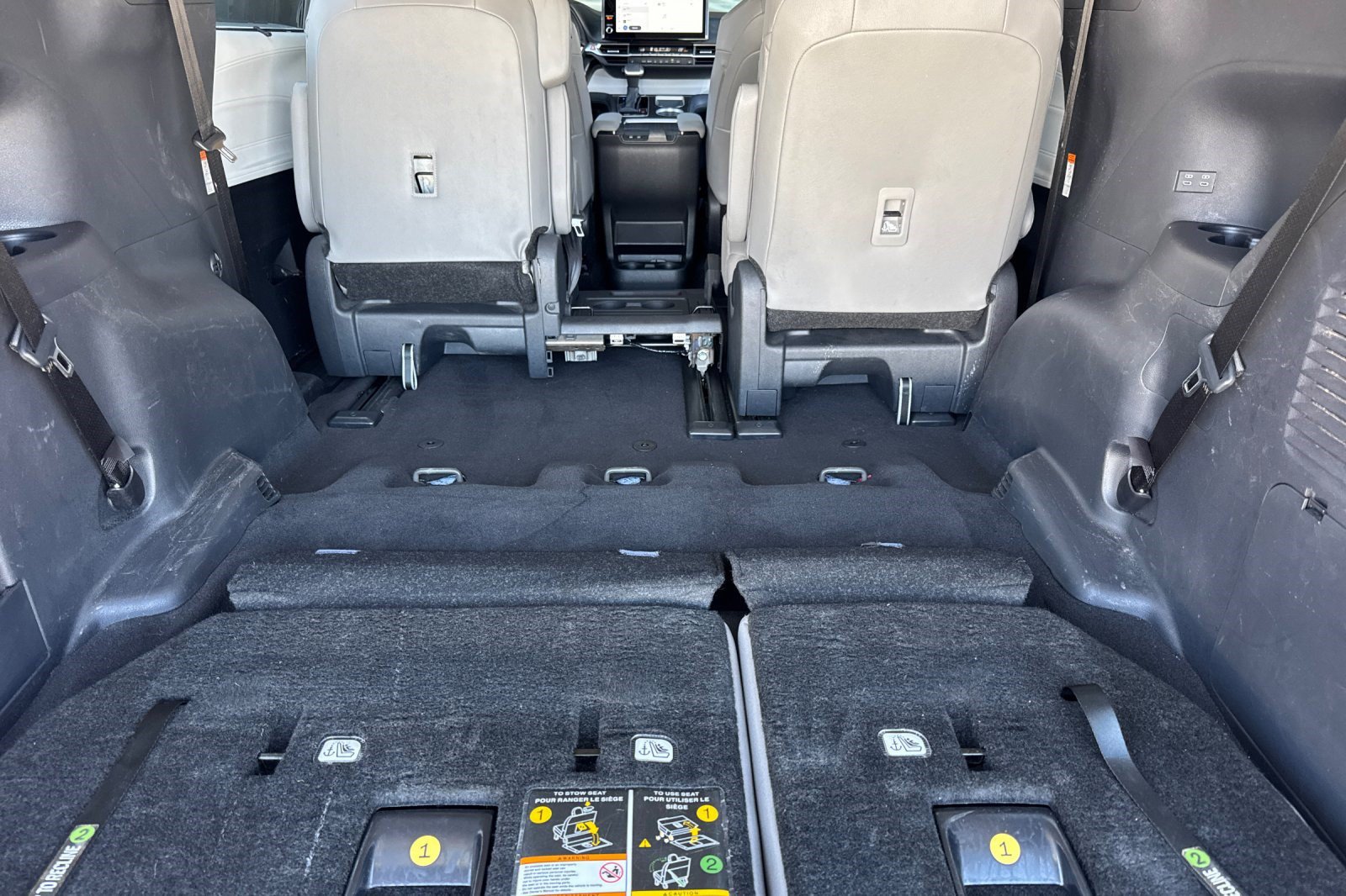 Used 2026 Toyota Sienna XLE FWD image 25